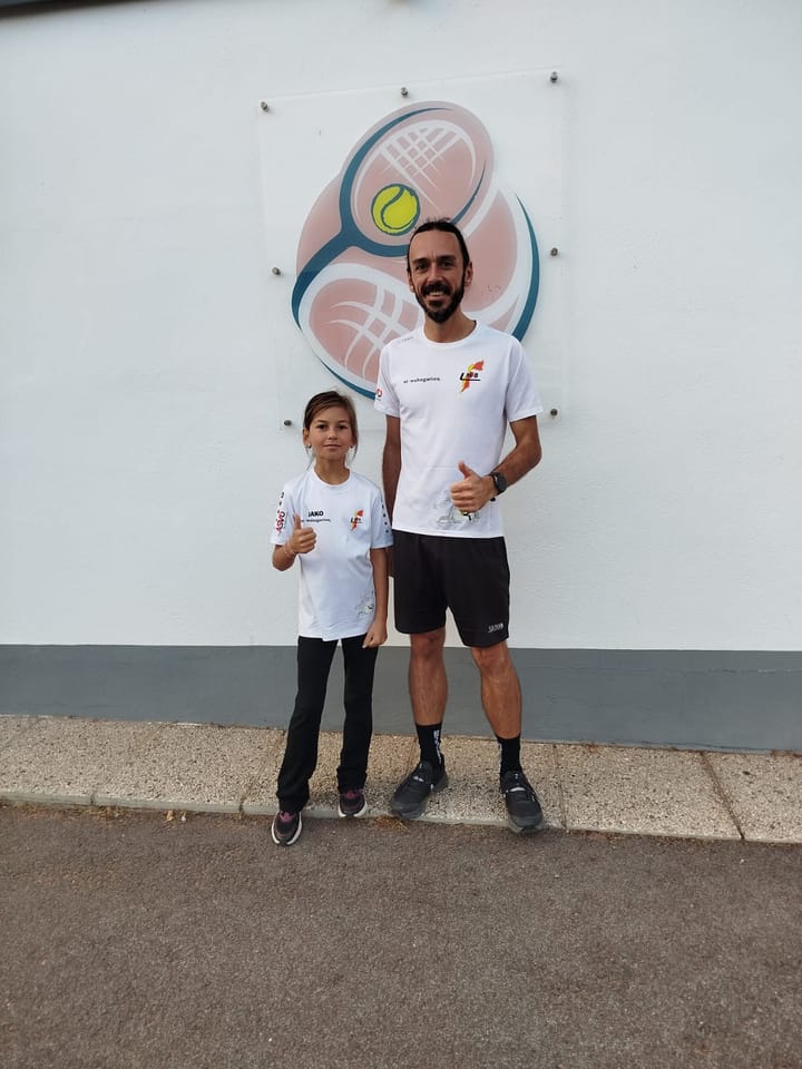 Dominik und Jamila Friedl überzeugen bei den Polizei Landesmeisterschaften im Straßenlauf.